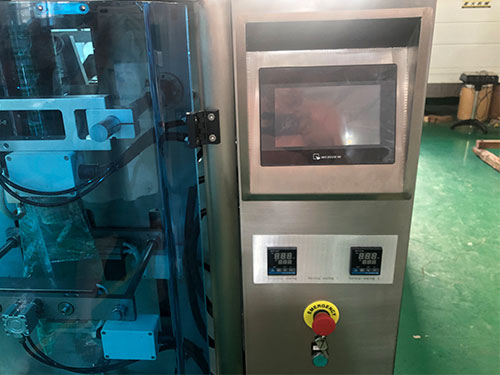 全自動包裝機(jī)實拍圖